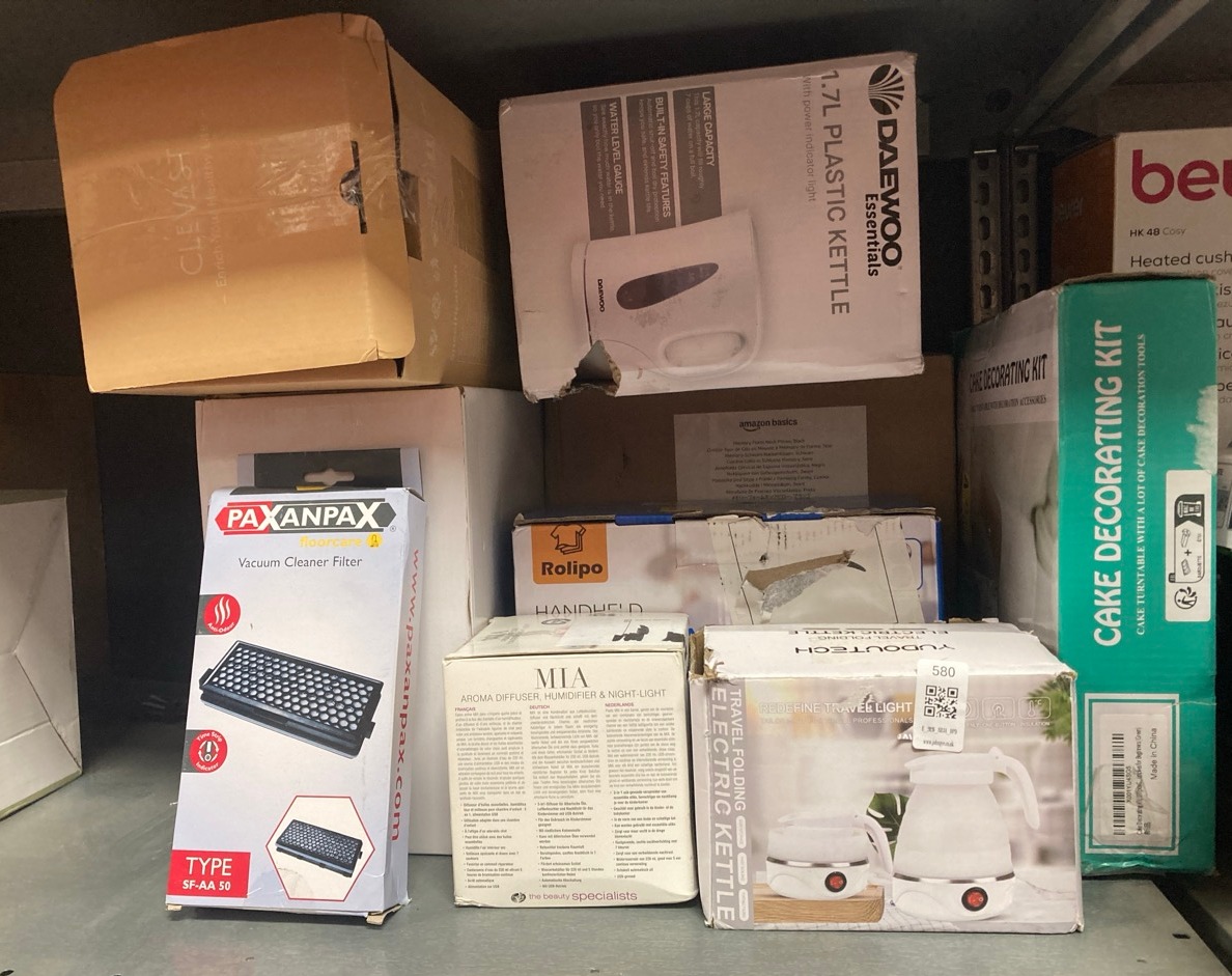 Lot 580  
            Edinburgh SR34 - Delivery Only 

                
QUANTITY OF KITCHEN & APPLIANCES ITEMS TO INCLUDE DAEWOO ESSENTIALS 1.7L FAST BOI...