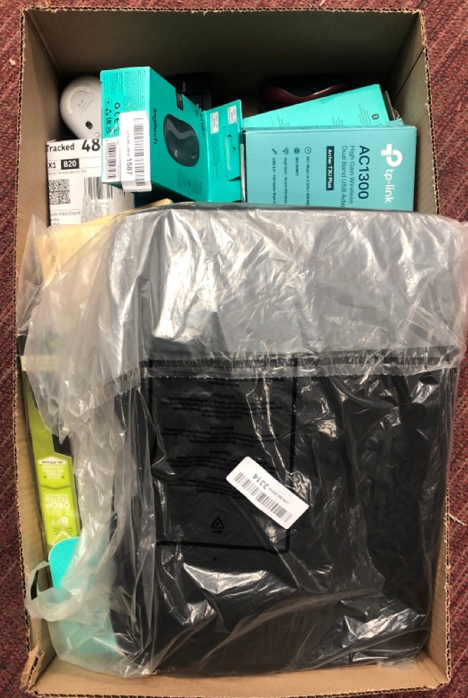 Lot 583  
            Edinburgh SR34 - Delivery Only 

                
QUANTITY OF TECH & GAMING ITEMS TO INCLUDE LOGITECH PEBBLE KEYS 2 K380S, MULTI-DE...