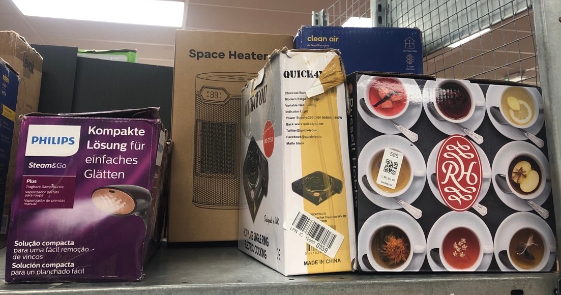 Lot 585  
            Edinburgh SR34 - Delivery Only 

                
QUANTITY OF KITCHEN & APPLIANCES ITEMS TO INCLUDE PHILIPS STEAM&GO PLUS HANDHELD ...