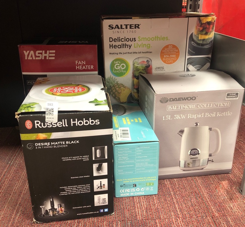 Lot 593  
            Edinburgh SR34 - Delivery Only 

                
QUANTITY OF KITCHEN & APPLIANCES ITEMS TO INCLUDE RUSSELL HOBBS DESIRE 3 IN 1 ELE...