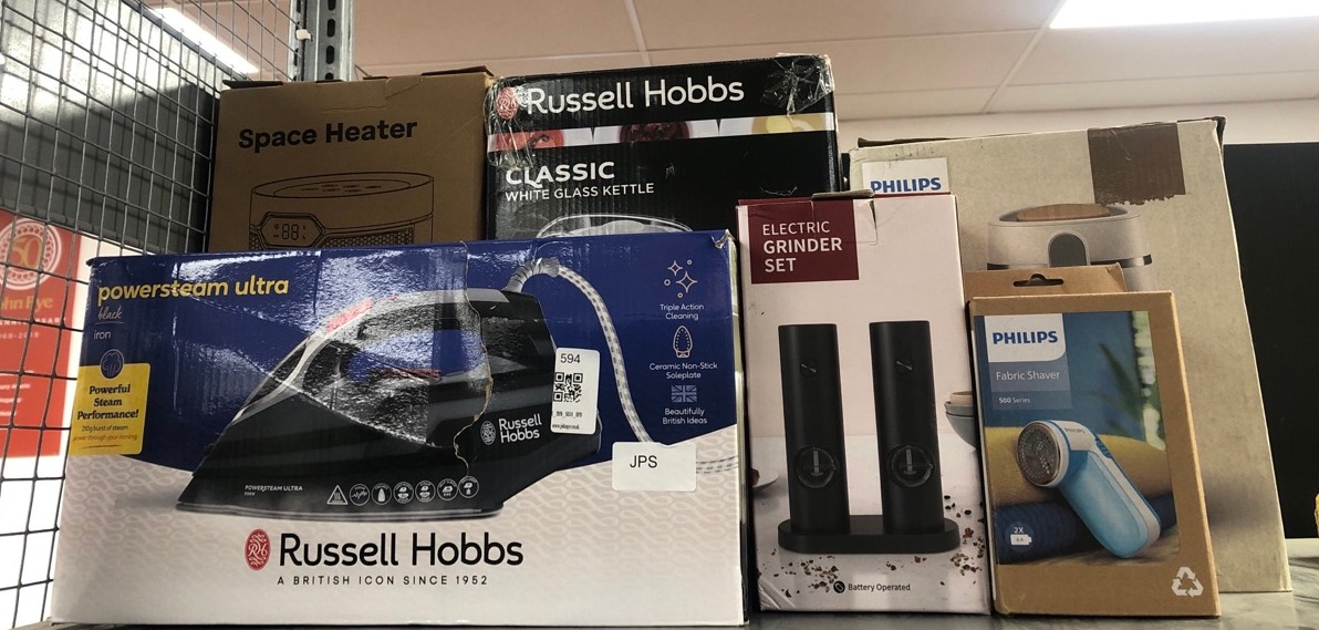 Lot 594  
            Edinburgh SR34 - Delivery Only 

                
QUANTITY OF KITCHEN & APPLIANCES ITEMS TO INCLUDE RUSSELL HOBBS STEAM IRON [3100W...