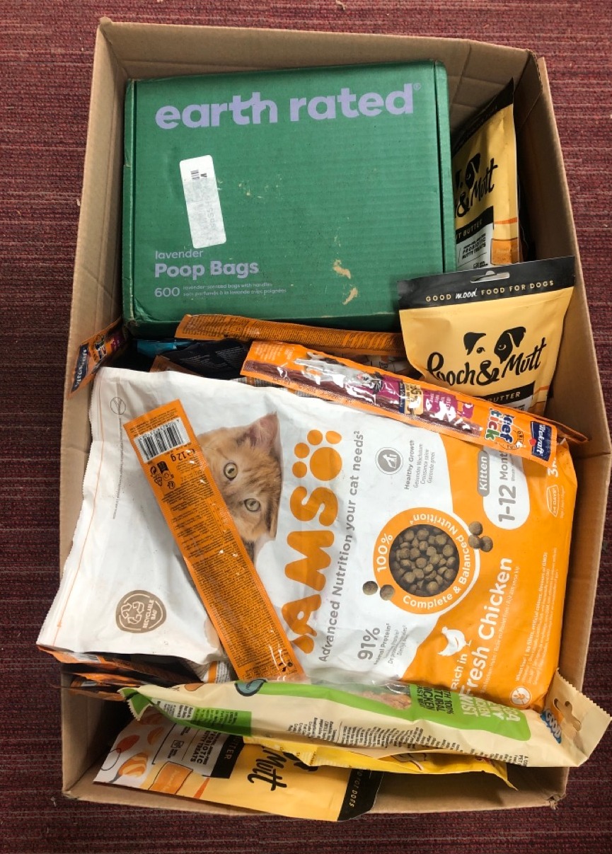 Lot 601  
            Edinburgh SR34 - Delivery Only 

                
QUANTITY OF PET PRODUCTS ITEMS TO INCLUDE GOOD BOY DOG TREATS (CHEWY MEGA TWIST C...