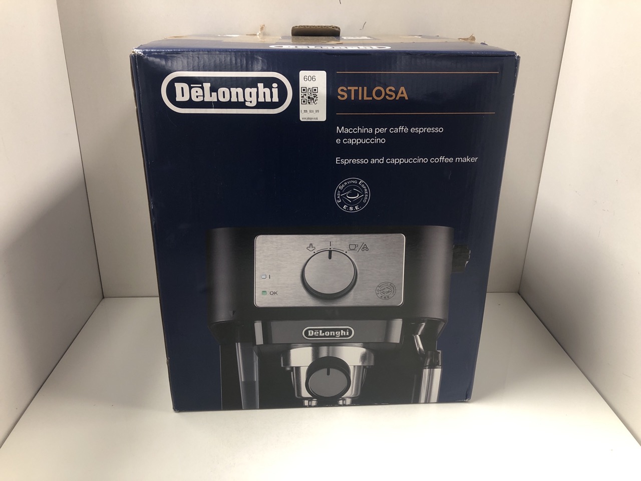Lot 606  
            Edinburgh SR34 - Delivery Only 

                
DE'LONGHI STILOSA EC260.BK, TRADITIONAL BARISTA PUMP ESPRESSO COFFEE MACHINE, BLA...