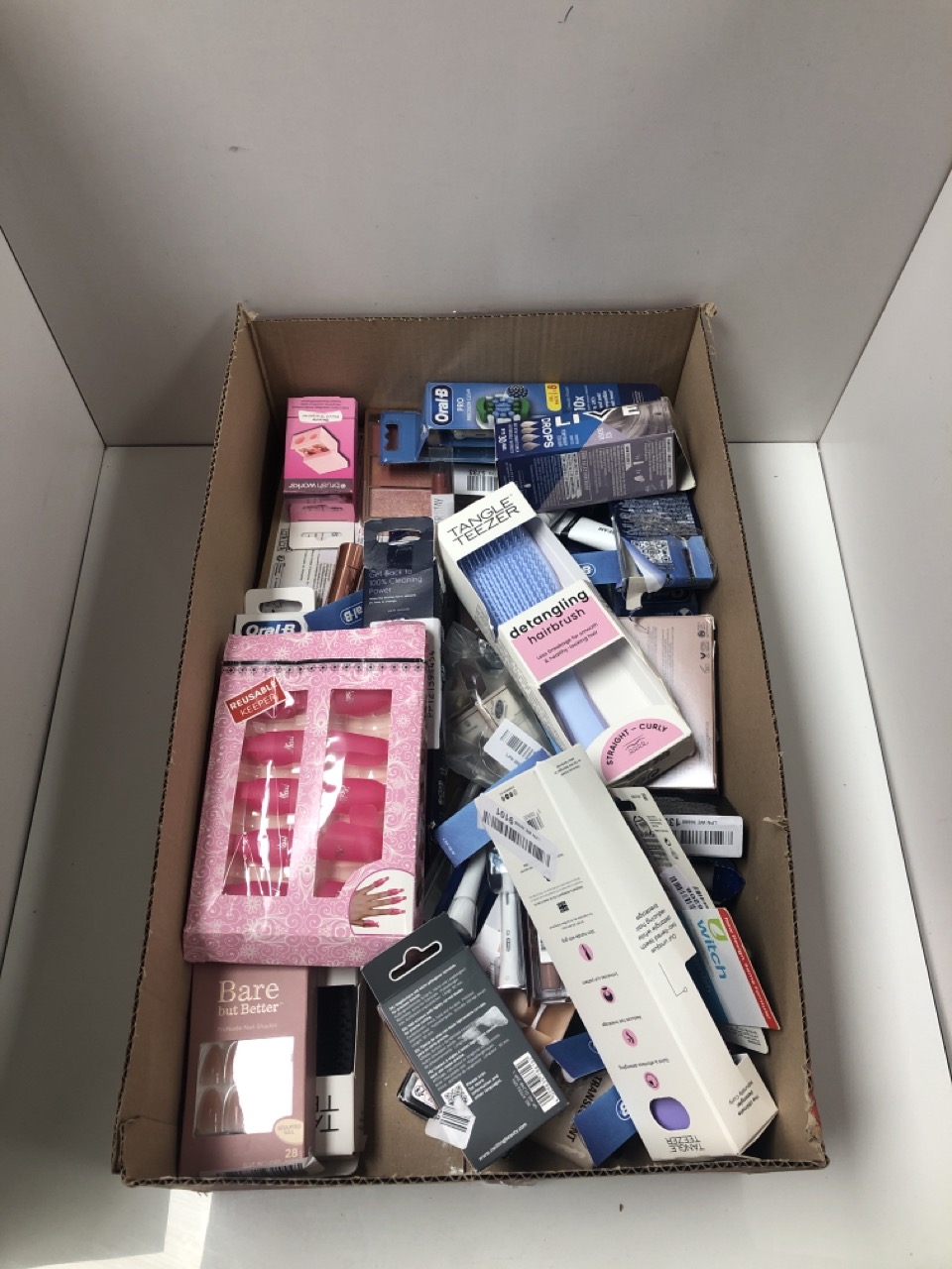 Lot 607  
            Edinburgh SR34 - Delivery Only 

                
QUANTITY OF HEALTH & BEAUTY ITEMS TO INCLUDE ZWILLING CLASSIC INOX NAGELSCHERE, 9...