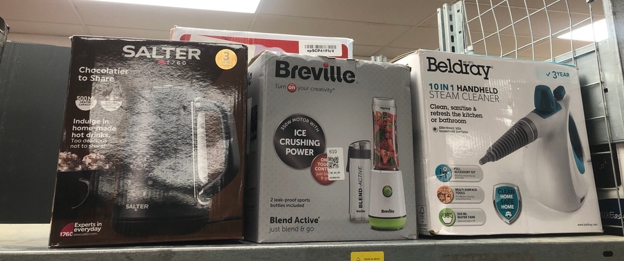 Lot 610  
            Edinburgh SR34 - Delivery Only 

                
QUANTITY OF  ITEMS TO INCLUDE BREVILLE BLEND ACTIVE PERSONAL BLENDER & SMOOTHIE M...