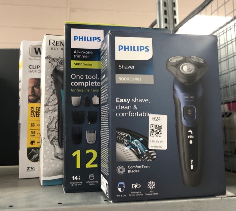 Lot 624  
            Edinburgh SR34 - Delivery Only 

                
QUANTITY OF HEALTH & BEAUTY ITEMS TO INCLUDE PHILIPS SERIES 5000 ALL-IN-ONE TRIMM...