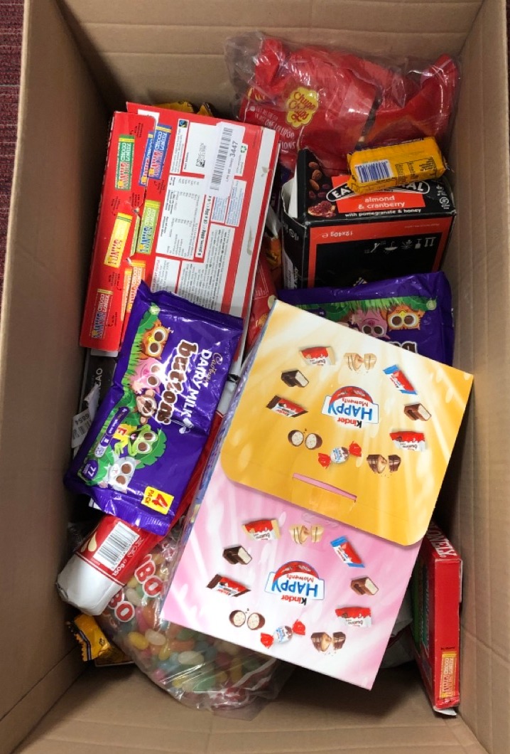 Lot 636  
            Edinburgh SR34 - Delivery Only 

                
QUANTITY OF FOOD & DRINK ITEMS TO INCLUDE CADBURY DAIRY MILK CHOCOLATE BUTTONS, T...