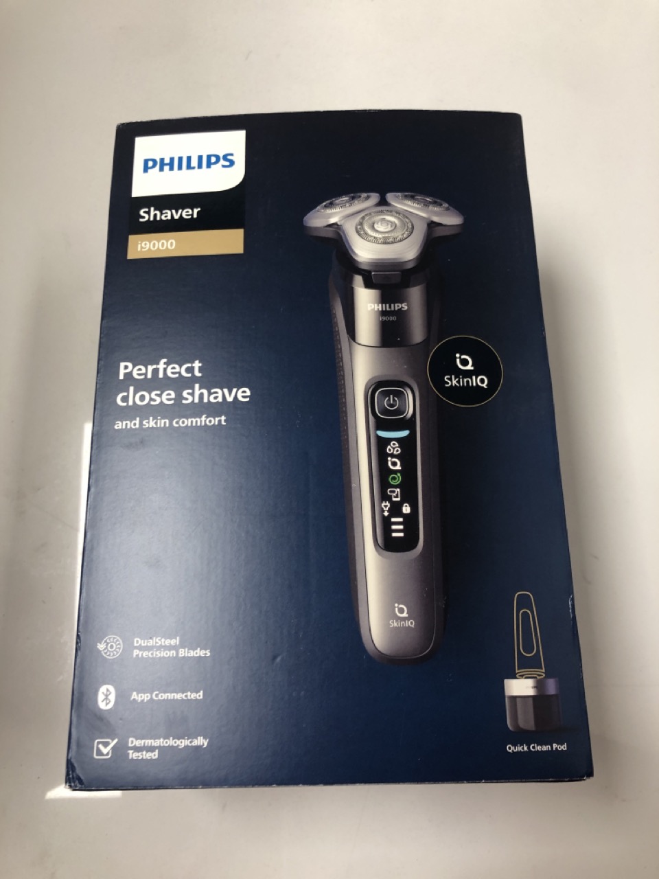 Lot 644  
            Edinburgh SR34 - Delivery Only 

                
PHILIPS SHAVER I9000, WET & DRY ELECTRIC SHAVER, DARK SLATE, WITH SKIN IQ TECHNOL...
