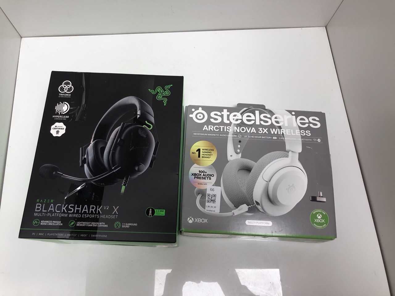 Lot 66  
            Edinburgh SR34 - Delivery Only 

                
STEELSERIES ARCTIS NOVA 3X WIRELESS - XBOX HEADSET - GAMING HEADSET  + RAZER BLAC...