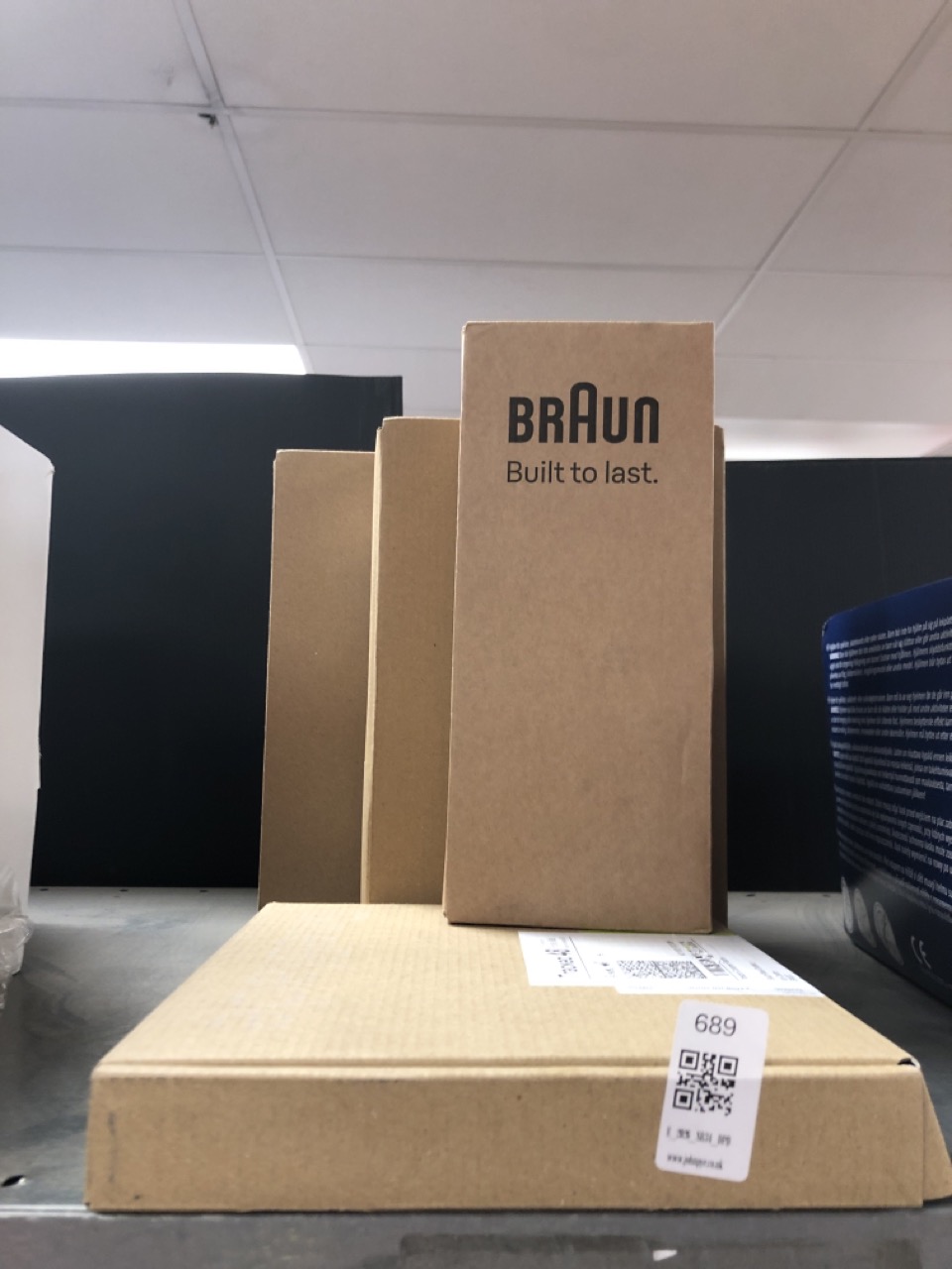 Lot 689  
            Edinburgh SR34 - Delivery Only 

                
QUANTITY OF HEALTH & BEAUTY ITEMS TO INCLUDE BRAUN SERIES 5 ELECTRIC SHAVER, UP T...