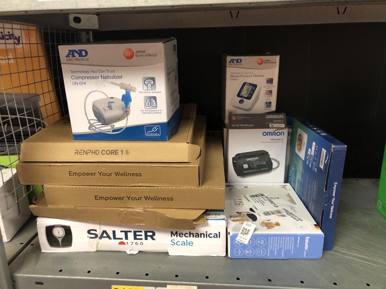 Lot 693  
            Edinburgh SR34 - Delivery Only 

                
QUANTITY OF HEALTH & BEAUTY ITEMS TO INCLUDE RENPHO KITCHEN SCALES FOR ACCURACY M...