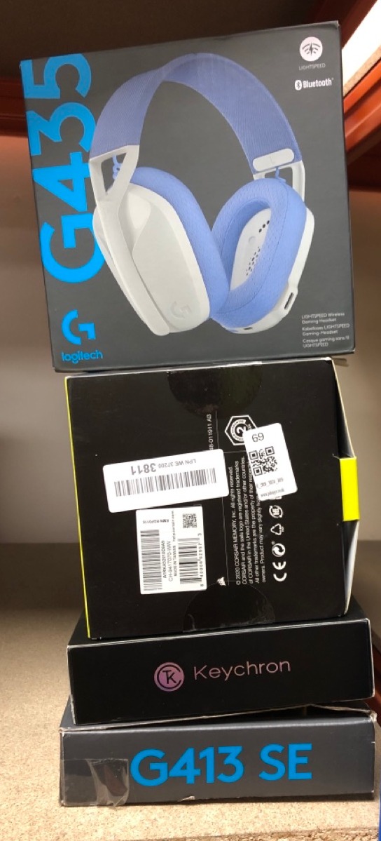 Lot 69  
            Edinburgh SR34 - Delivery Only 

                
QUANTITY OF TECH & GAMING ITEMS TO INCLUDE CORSAIR MM700 RGB EXTENDED CLOTH GAMIN...