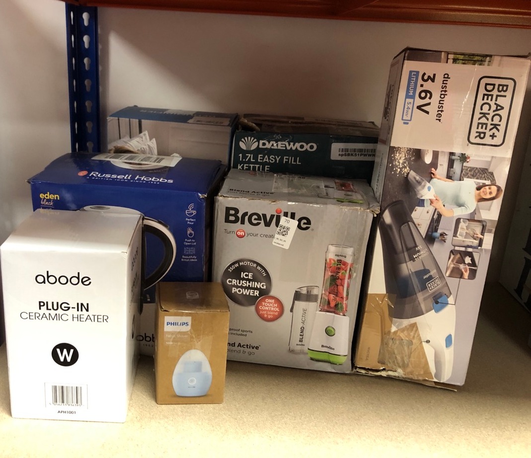 Lot 70  
            Edinburgh SR34 - Delivery Only 

                
QUANTITY OF KITCHEN & APPLIANCES ITEMS TO INCLUDE ABODE 500W COMPACT PORTABLE WHI...