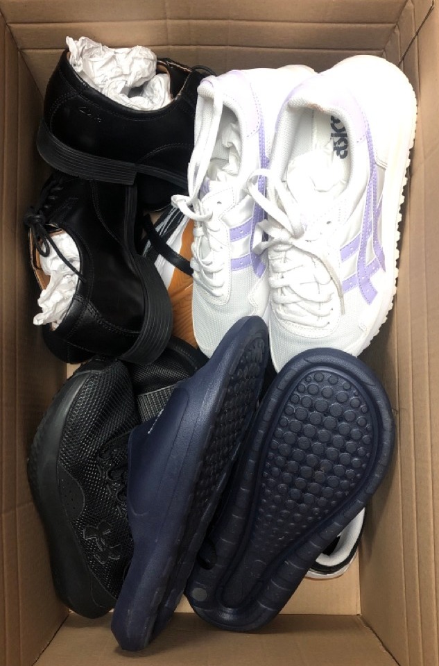 Lot 72  
            Edinburgh SR34 - Delivery Only 

                
QUANTITY OF CLOTHING & APPAREL ITEMS TO INCLUDE ASICS 1202A400-106 TIGER RUNNER I...