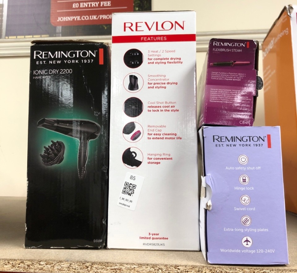 Lot 85  
            Edinburgh SR34 - Delivery Only 

                
QUANTITY OF  ITEMS TO INCLUDE REMINGTON HAIR DRYER IONIC: LOCATION - A