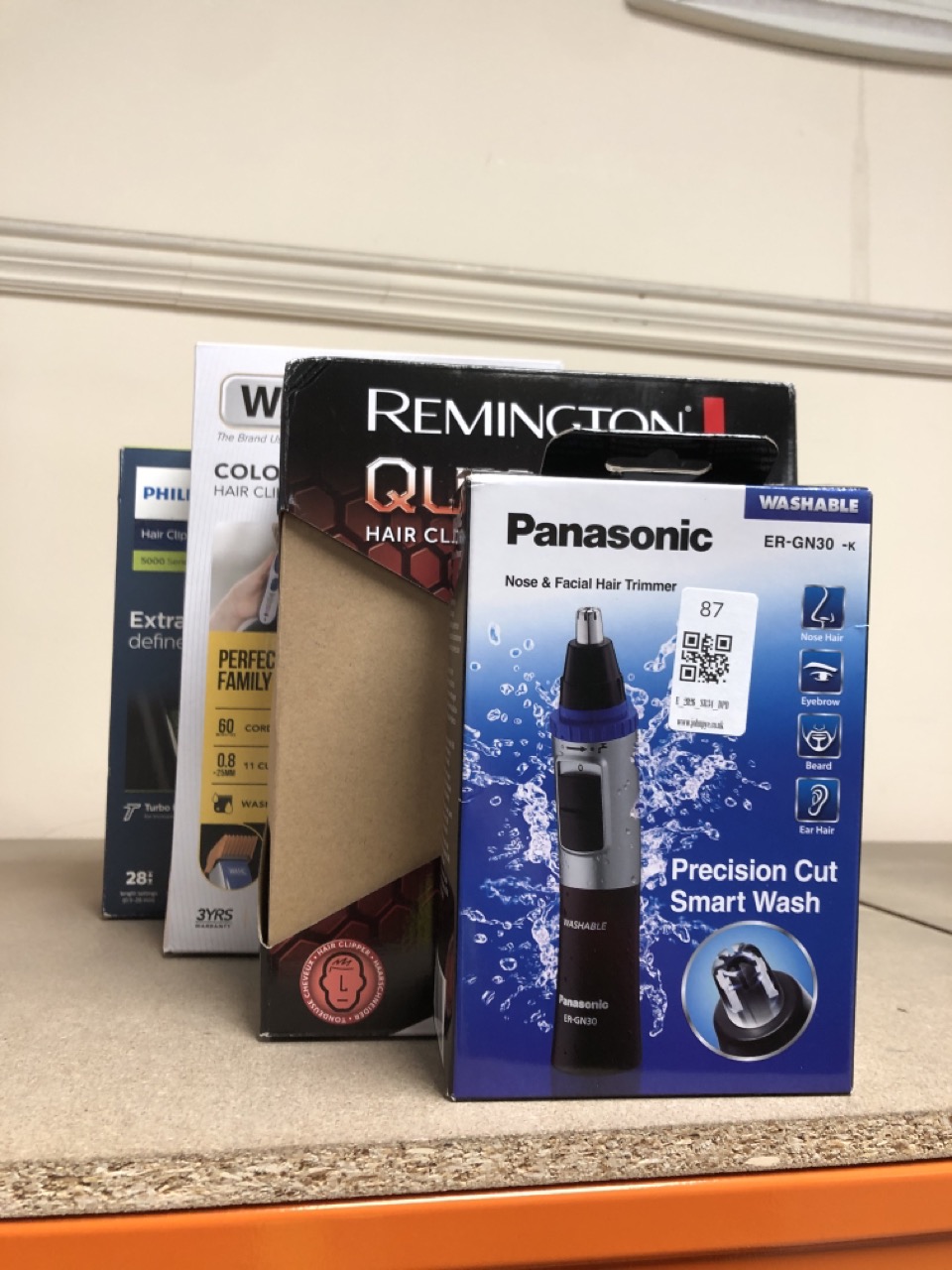 Lot 87  
            Edinburgh SR34 - Delivery Only 

                
QUANTITY OF HEALTH & BEAUTY ITEMS TO INCLUDE PANASONIC ER-GN30 NOSE / EAR HAIR: L...