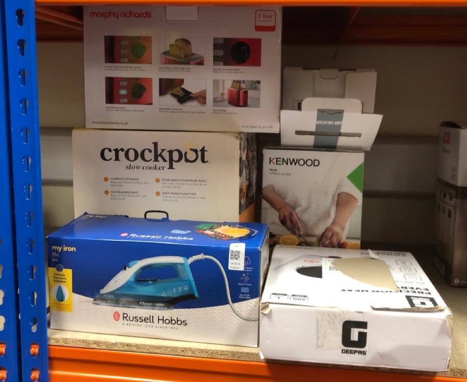 Lot 90  
            Edinburgh SR34 - Delivery Only 

                
QUANTITY OF KITCHEN & APPLIANCES ITEMS TO INCLUDE RUSSELL HOBBS MY IRON STEAM IRO...