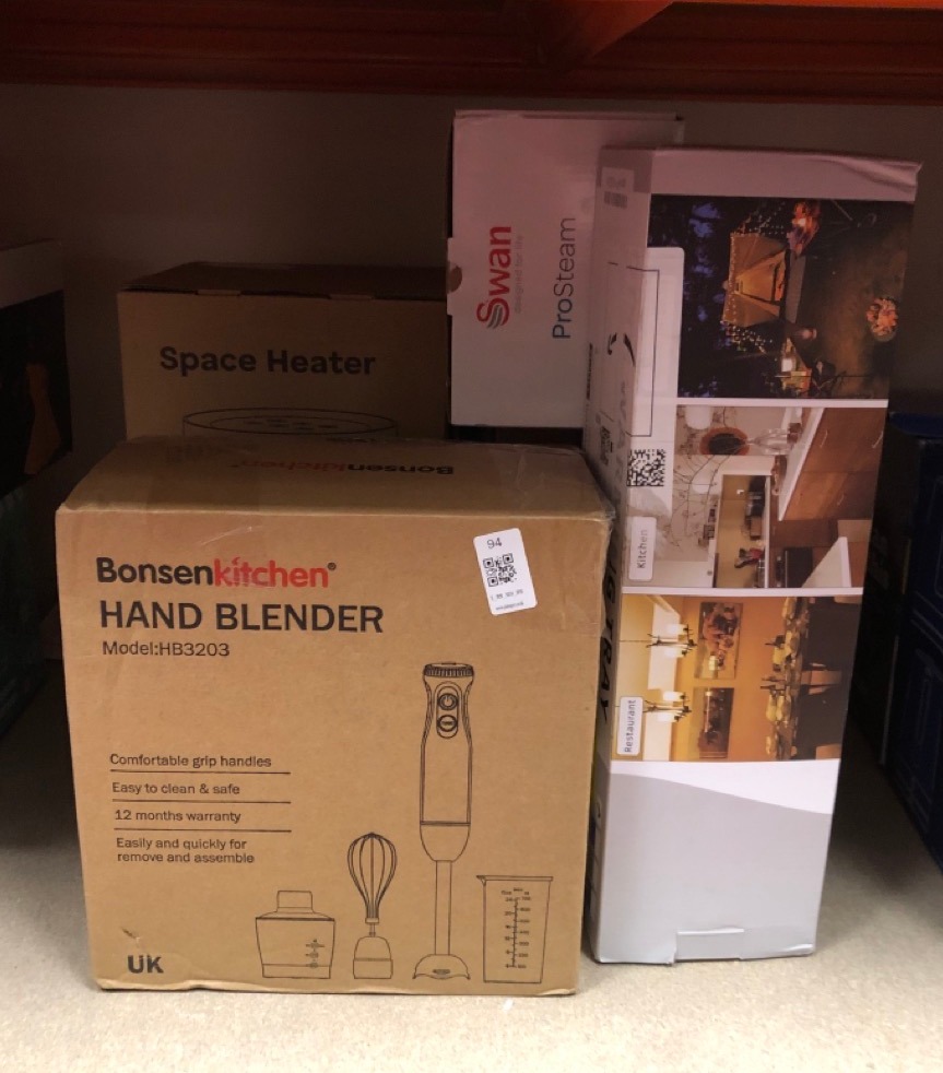 Lot 94  
            Edinburgh SR34 - Delivery Only 

                
QUANTITY OF KITCHEN & APPLIANCES ITEMS TO INCLUDE BONSEN KITCHEN HAND BLENDER.: L...
