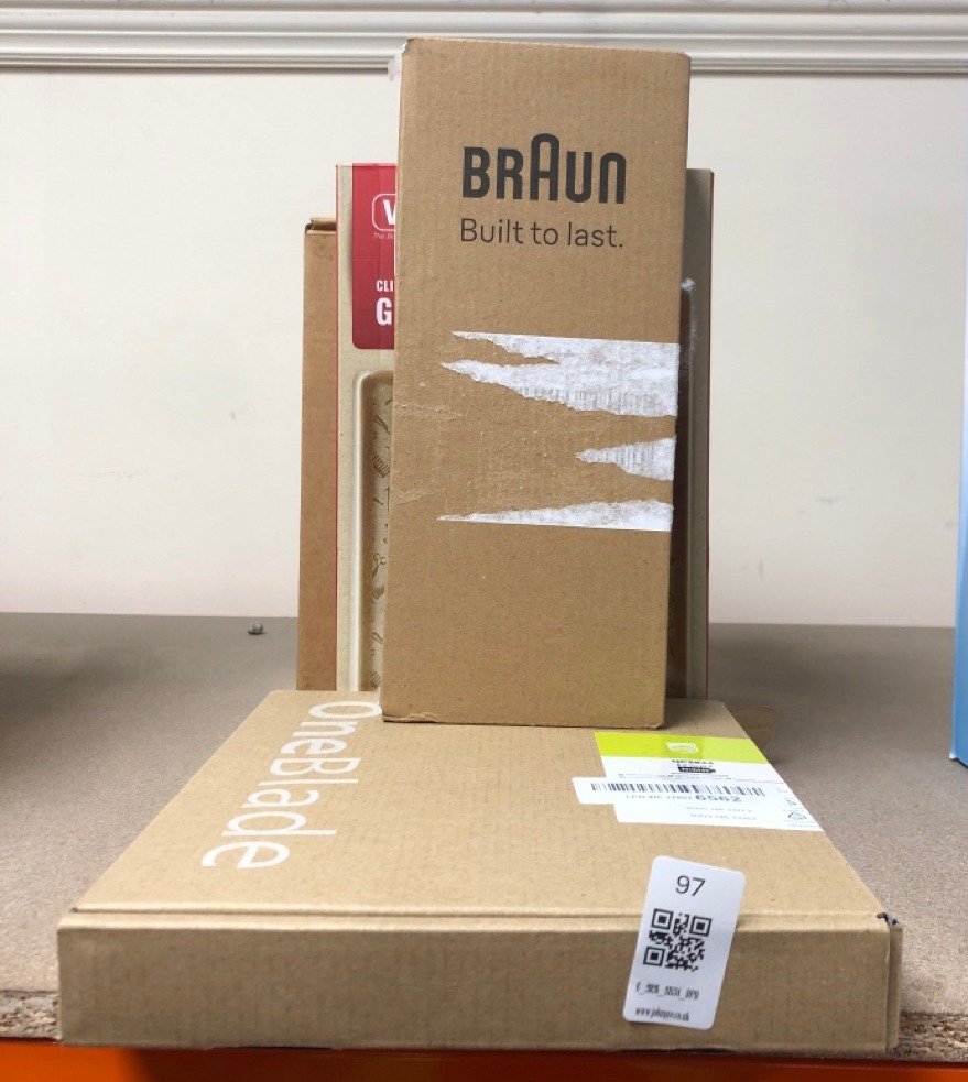 Lot 97  
            Edinburgh SR34 - Delivery Only 

                
QUANTITY OF HEALTH & BEAUTY ITEMS TO INCLUDE BRAUN BEARD TRIMMER SERIES 3, PLUS 4...