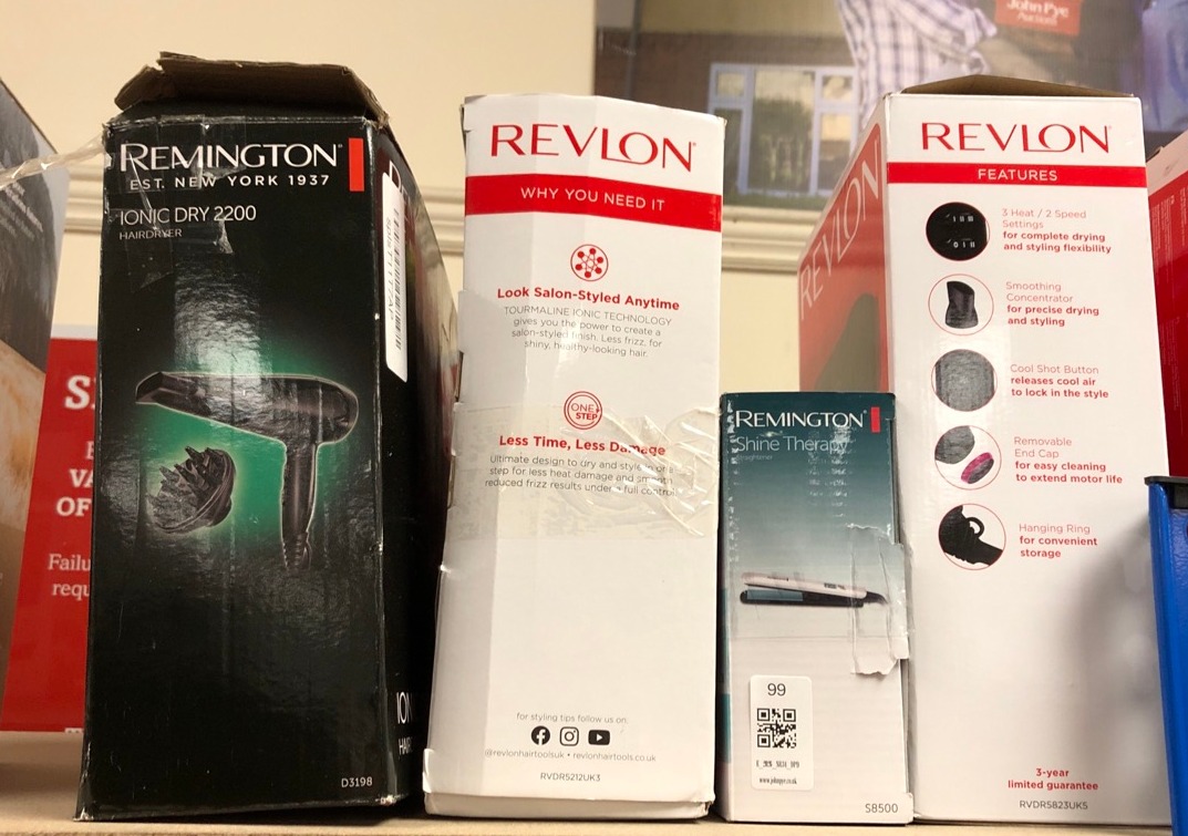 Lot 99  
            Edinburgh SR34 - Delivery Only 

                
QUANTITY OF HEALTH & BEAUTY ITEMS TO INCLUDE REVLON HAIR TOOLS PRO COLLECTION SAL...