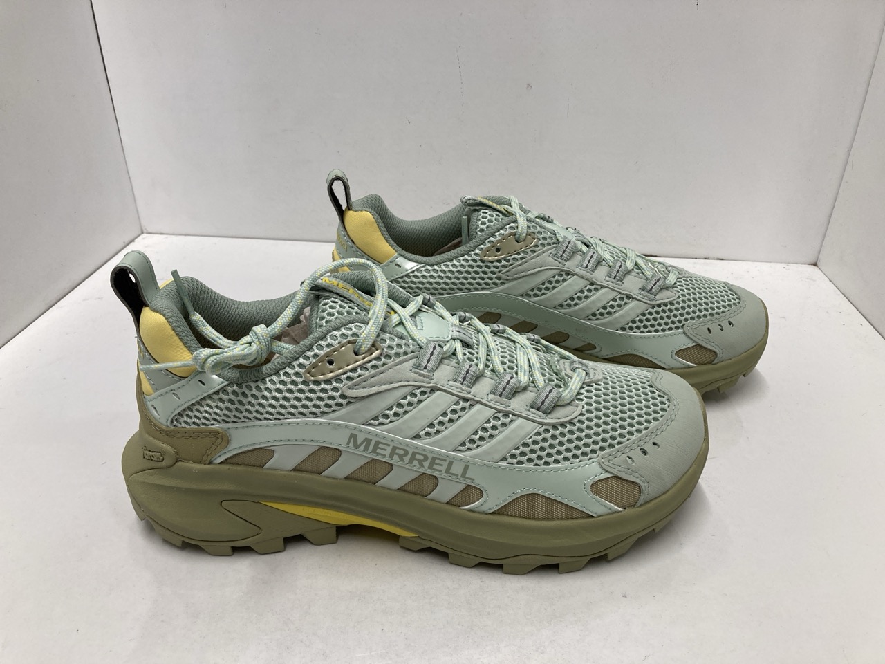 Lot 100  
            Edinburgh SR33 - Delivery Only 

                
1 X MERRELL WOMEN'S MOAB SPEED 2 VENT 2K SE HIKING SHOE, SPRIG/BASIL, 5.5 UK.: LO...