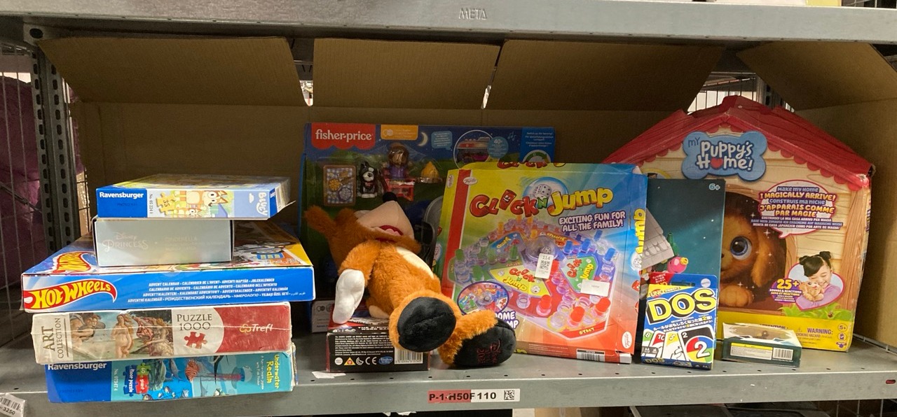 Lot 114  
            Edinburgh SR33 - Delivery Only 

                
QUANTITY OF TOYS & GAMES ITEMS TO INCLUDE RAVENSBURGER BLUEY 35 PIECE JIGSAW PUZZ...