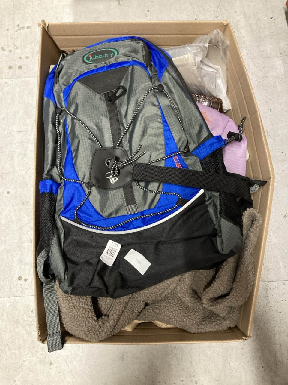 Lot 125  
            Edinburgh SR33 - Delivery Only 

                
QUANTITY OF CLOTHING & APPAREL ITEMS TO INCLUDE JUBOURY SPORTS BAG: LOCATION - B