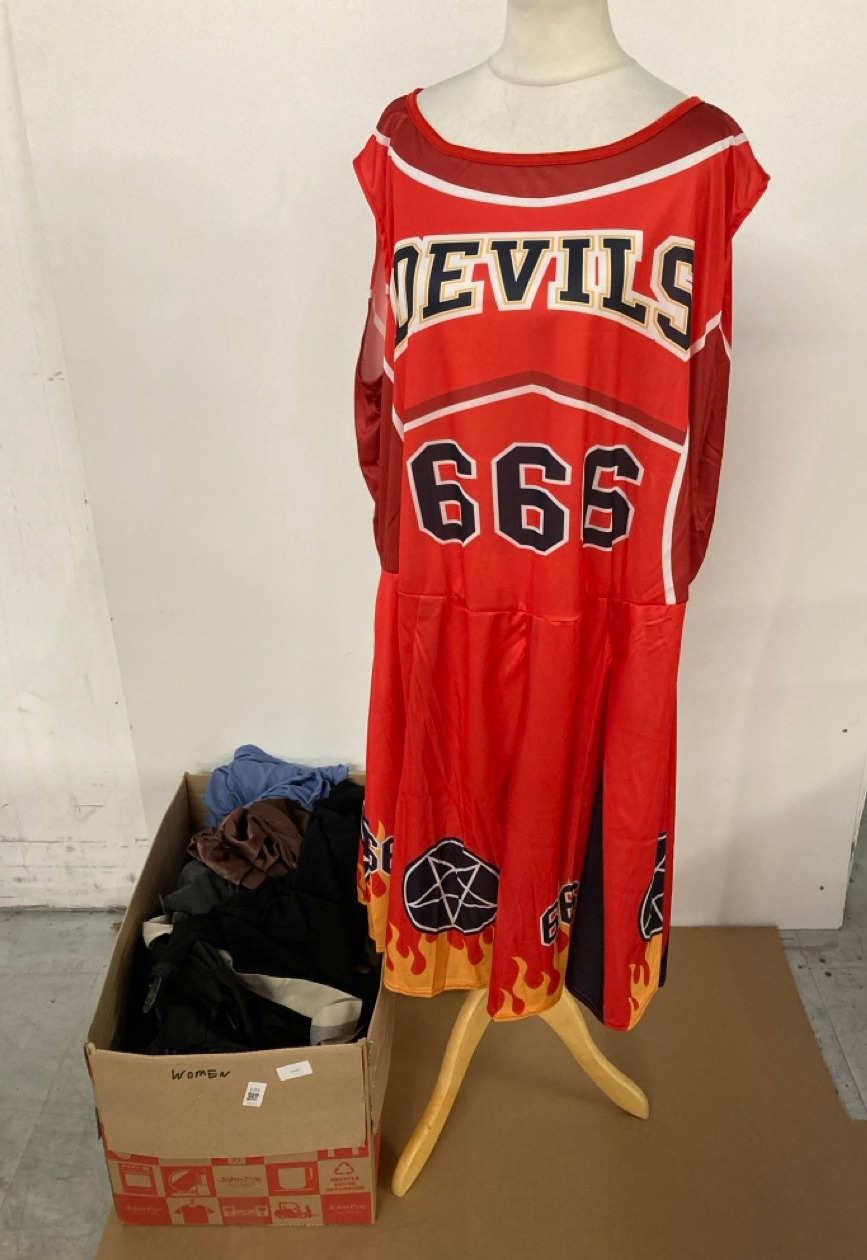 Lot 133  
            Edinburgh SR33 - Delivery Only 

                
QUANTITY OF CLOTHING & APPAREL ITEMS TO INCLUDE A WHITE TOP SIZE M: LOCATION - B