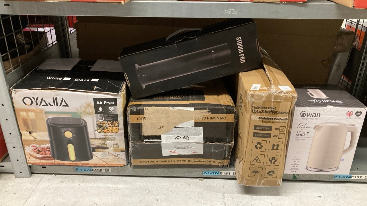 Lot 135  
            Edinburgh SR33 - Delivery Only 

                
QUANTITY OF KITCHEN & APPLIANCES ITEMS TO INCLUDE HOTEL COLLECTION-STUDIO PRO ESS...