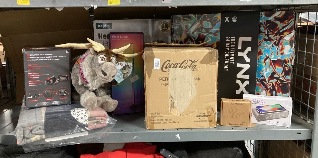 Lot 138  
            Edinburgh SR33 - Delivery Only 

                
QUANTITY OF ITEMS TO INCLUDE LYNX GIFT SET ADVENT CALENDAR 2025, THE ULTIMATE 24-...