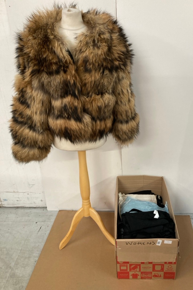Lot 144  
            Edinburgh SR33 - Delivery Only 

                
QUANTITY OF CLOTHING & APPAREL ITEMS TO INCLUDE WOMENS EMPORIO ARMANI LOUNGE TOP ...