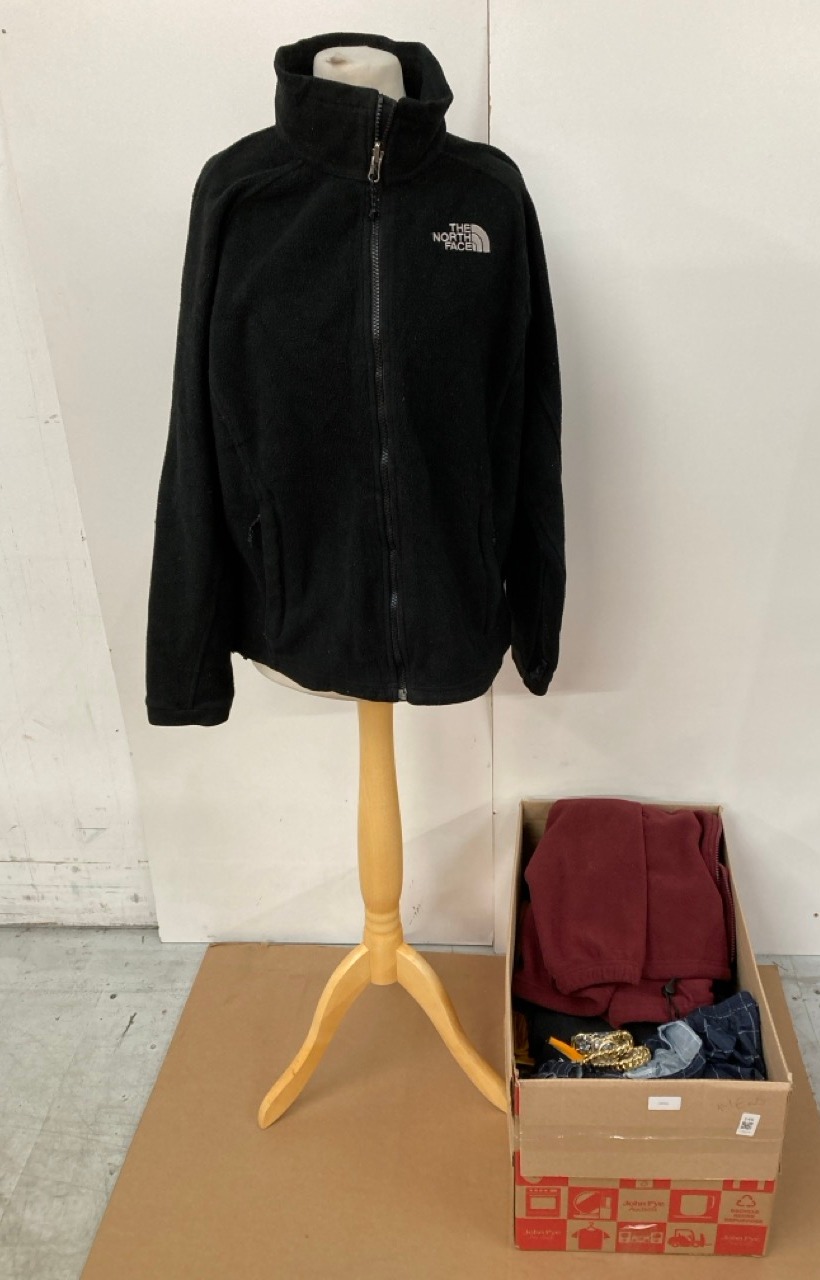 Lot 146  
            Edinburgh SR33 - Delivery Only 

                
QUANTITY OF CLOTHING & APPAREL ITEMS TO INCLUDE MENS GREEN CROSSHATCH JACKET SIZE...