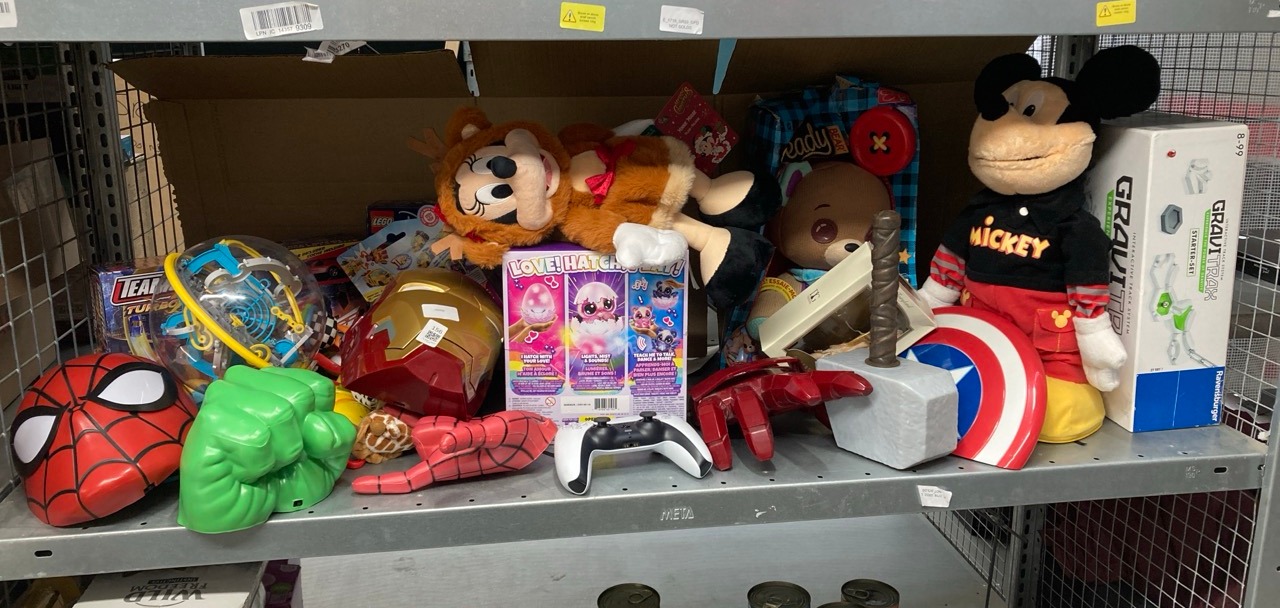 Lot 156  
            Edinburgh SR33 - Delivery Only 

                
QUANTITY OF TOYS & GAMES ITEMS TO INCLUDE RAVENSBURGER GRAVITRAX STARTER SET - MA...