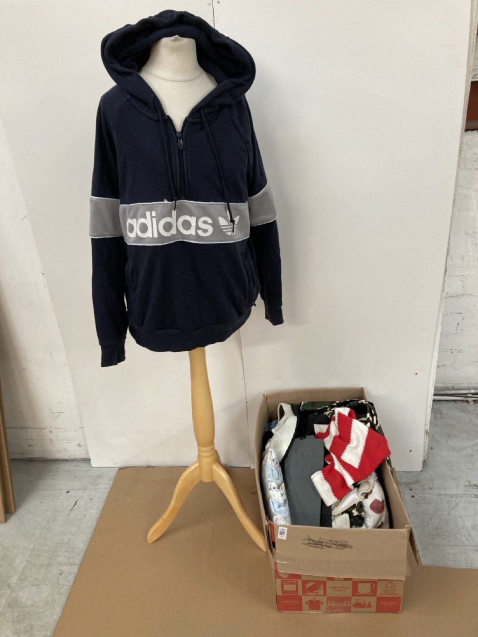 Lot 160  
            Edinburgh SR33 - Delivery Only 

                
QUANTITY OF CLOTHING & APPAREL ITEMS TO INCLUDE KIDS NAVY ADIDAS HOODIE SIZE S: L...