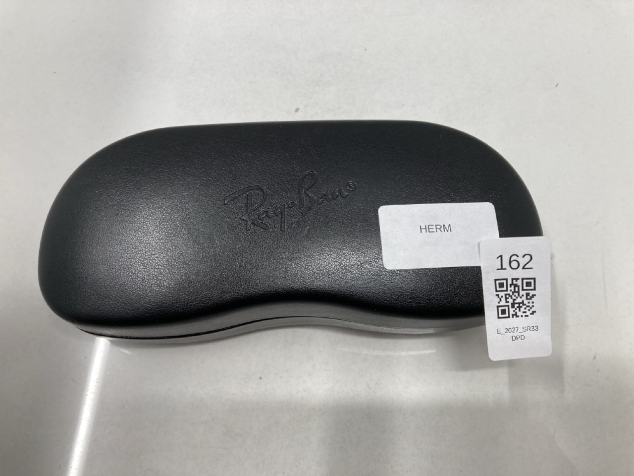 Lot 162  
            Edinburgh SR33 - Delivery Only 

                
RAY BAN GLASSES BLACK/DARK BLUE RIMS: LOCATION - B