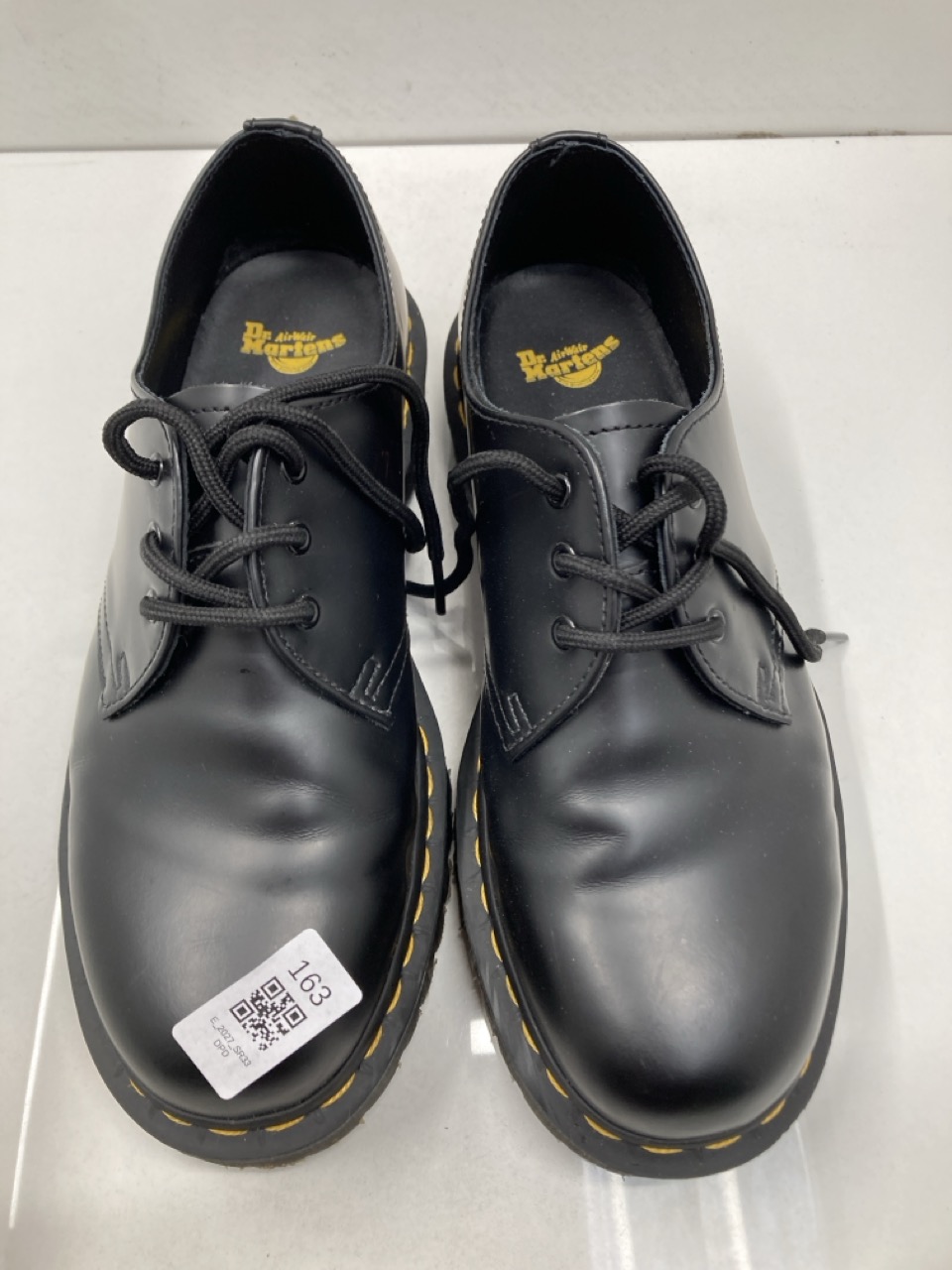 Lot 163  
            Edinburgh SR33 - Delivery Only 

                
DR. MARTENS BLACK SHOES SIZE 7: LOCATION - B