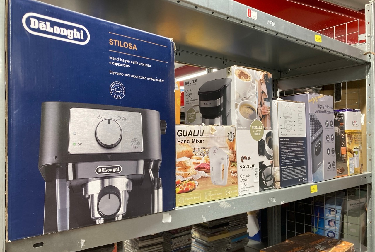 Lot 190  
            Edinburgh SR33 - Delivery Only 

                
QUANTITY OF KITCHEN & APPLIANCES ITEMS TO INCLUDE KRUPS F2034238 COFFEE MILL AND ...