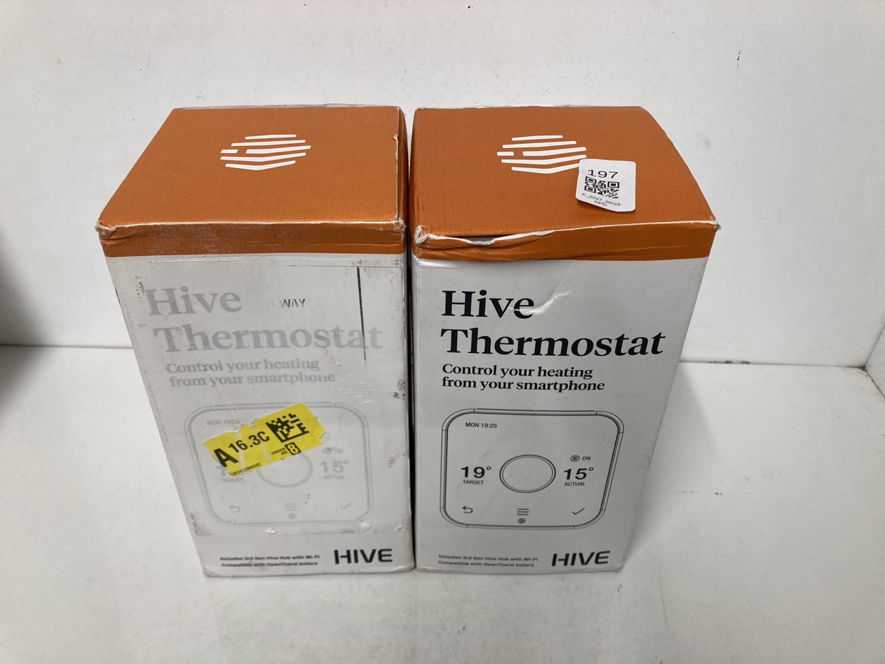 Lot 197  
            Edinburgh SR33 - Delivery Only 

                
2 X HIVE THERMOSTAT FOR HEATING CONTROL (COMBI BOILERS), WITH HIVE NANO 3 HUB (OP...