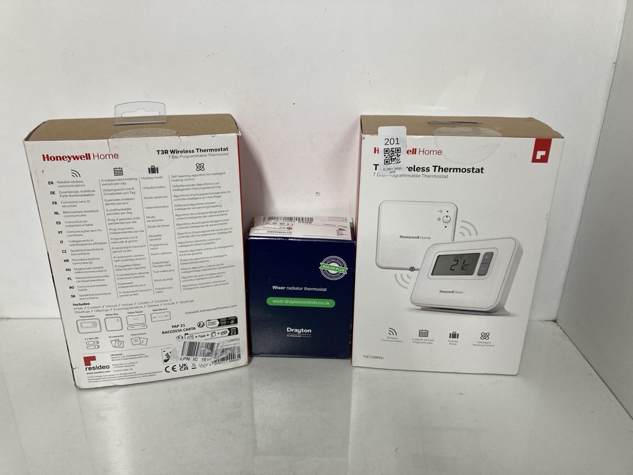 Lot 201  
            Edinburgh SR33 - Delivery Only 

                
QUANTITY OF TECH & GAMING ITEMS TO INCLUDE HONEYWELL HOME T3R WIRELESS SMART THER...