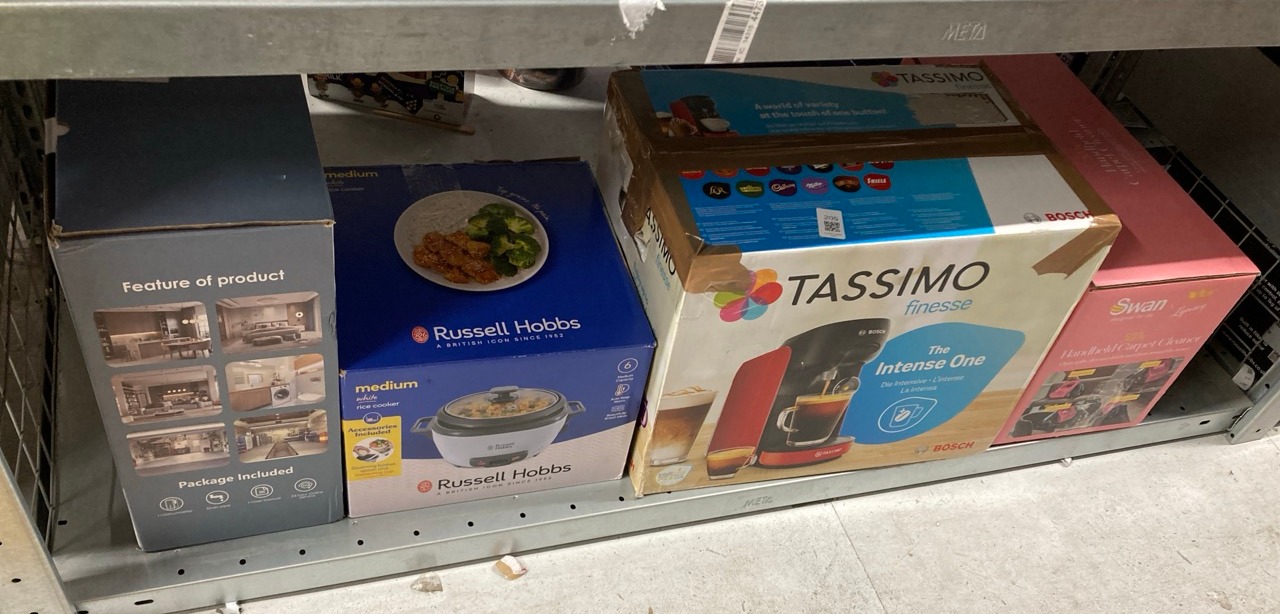 Lot 205  
            Edinburgh SR33 - Delivery Only 

                
QUANTITY OF KITCHEN & APPLIANCES ITEMS TO INCLUDE SWAN SC18410QOCN TV’S QUEEN OF ...