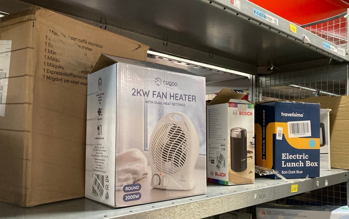 Lot 206  
            Edinburgh SR33 - Delivery Only 

                
QUANTITY OF KITCHEN & APPLIANCES ITEMS TO INCLUDE DELONGHI ECP35.31 TRADITIONAL B...