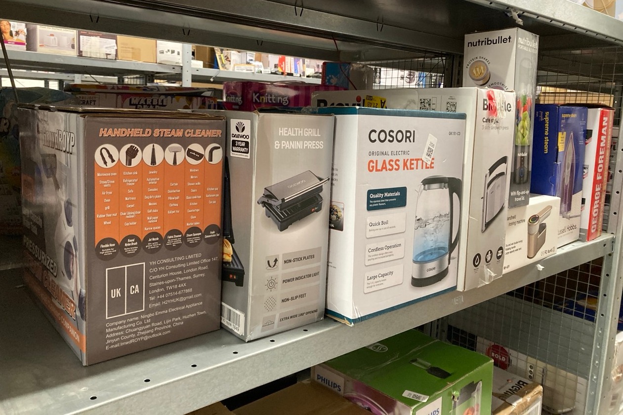 Lot 208  
            Edinburgh SR33 - Delivery Only 

                
QUANTITY OF KITCHEN & APPLIANCES ITEMS TO INCLUDE DAEWOO HEALTH GRILL & PANINI PR...