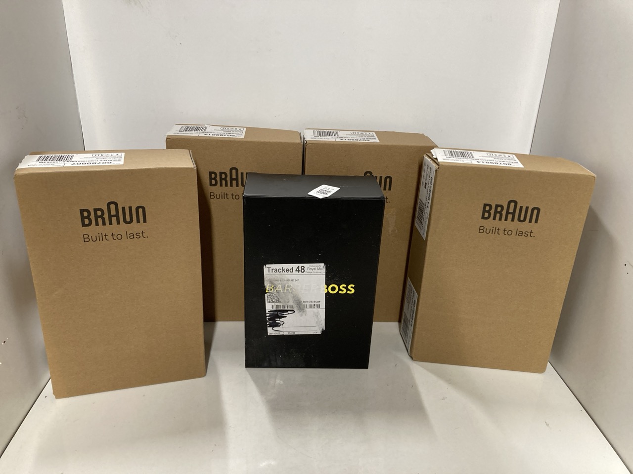 Lot 217  
            Edinburgh SR33 - Delivery Only 

                
QUANTITY OF HEALTH & BEAUTY ITEMS TO INCLUDE BRAUN ALL-IN-ONE SERIES 7 GROOMING K...