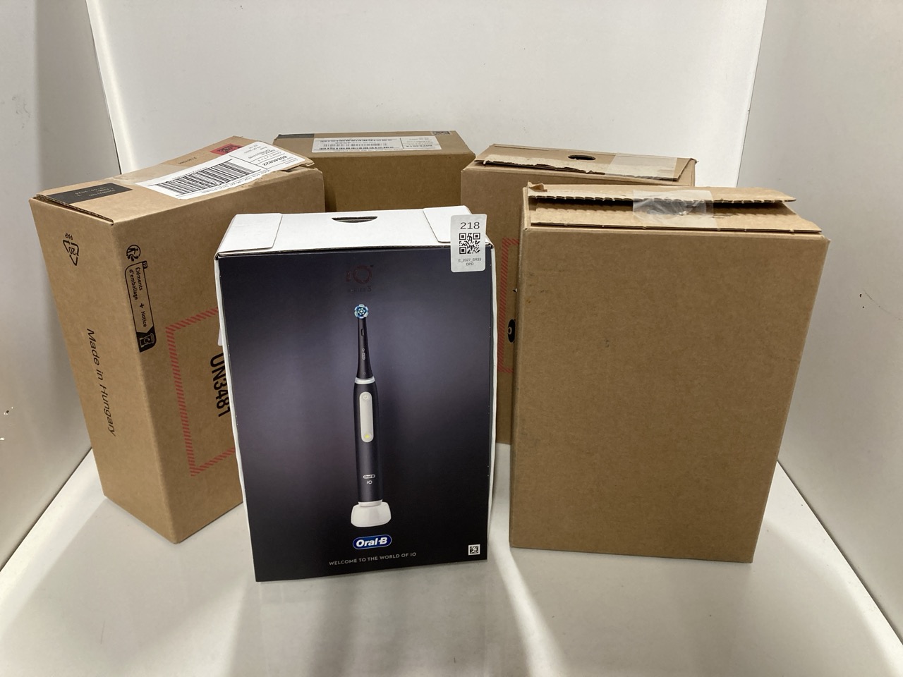 Lot 218  
            Edinburgh SR33 - Delivery Only 

                
QUANTITY OF HEALTH & BEAUTY ITEMS TO INCLUDE ORAL B SERIES 3 TOOTHBRUSH: LOCATION...