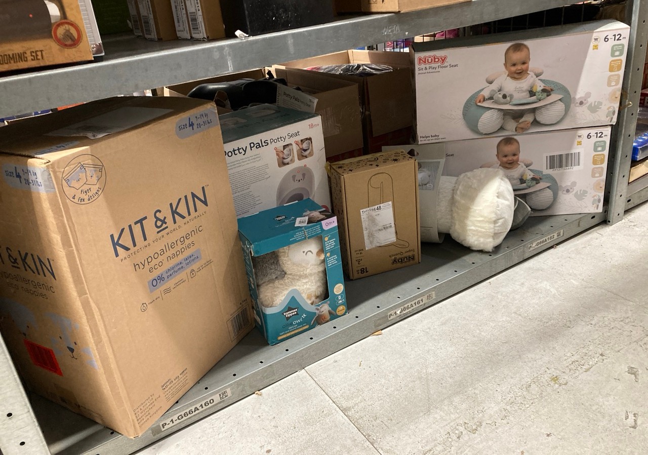 Lot 220  
            Edinburgh SR33 - Delivery Only 

                
QUANTITY OF BABY & TODDLER ITEMS TO INCLUDE NUBY ANIMAL ADVENTURES SIT-ME-UP BABY...