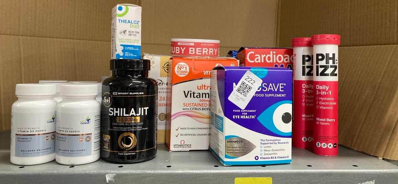 Lot 222  
            Edinburgh SR33 - Delivery Only 

                
QUANTITY OF HEALTH & BEAUTY ITEMS TO INCLUDE MACU-SAVE EYE HEALTH SUPPLEMENT* 90-...