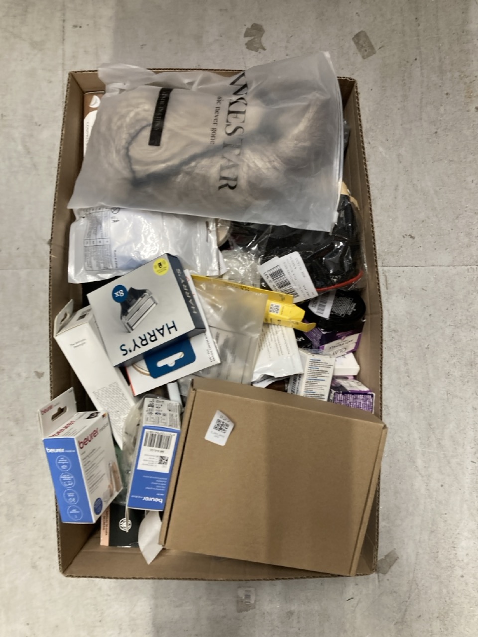 Lot 227  
            Edinburgh SR33 - Delivery Only 

                
QUANTITY OF HEALTH & BEAUTY ITEMS TO INCLUDE BEURER MEDICAL HEARING AMPLIFIER IDE...