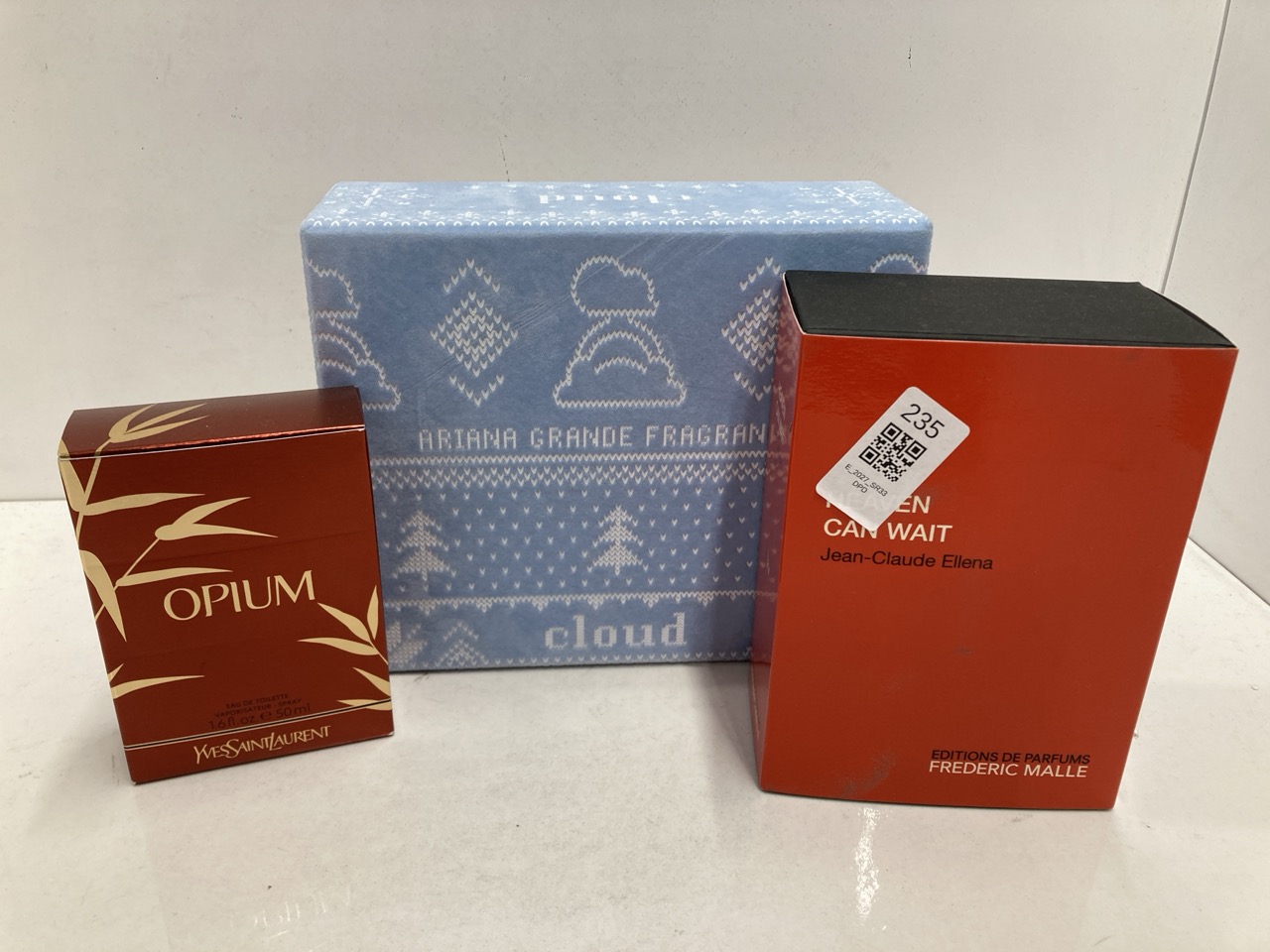 Lot 235  
            Edinburgh SR33 - Delivery Only 

                
QUANTITY OF HEALTH & BEAUTY ITEMS TO INCLUDE FREDERIC MALLE HEAVEN CAN WAIT EAU D...