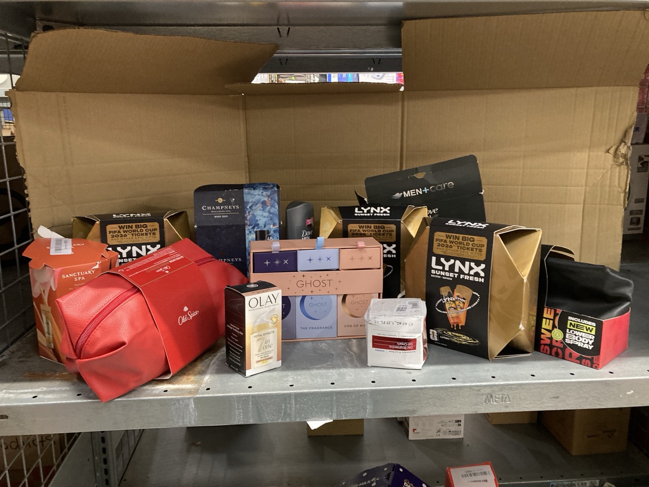 Lot 236  
            Edinburgh SR33 - Delivery Only 

                
QUANTITY OF HEALTH & BEAUTY ITEMS TO INCLUDE OLAY TOTAL EFFECTS SPF 15 BB DAY FAC...