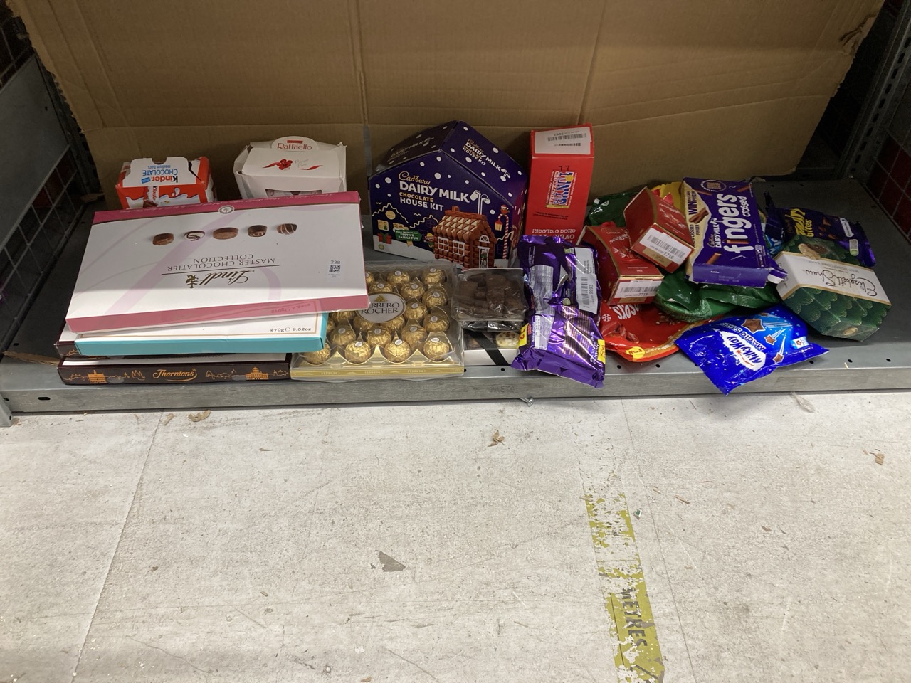 Lot 238  
            Edinburgh SR33 - Delivery Only 

                
QUANTITY OF FOOD & DRINK ITEMS TO INCLUDE FERRERO ROCHER DIAMOND CANDY W/24 - FER...